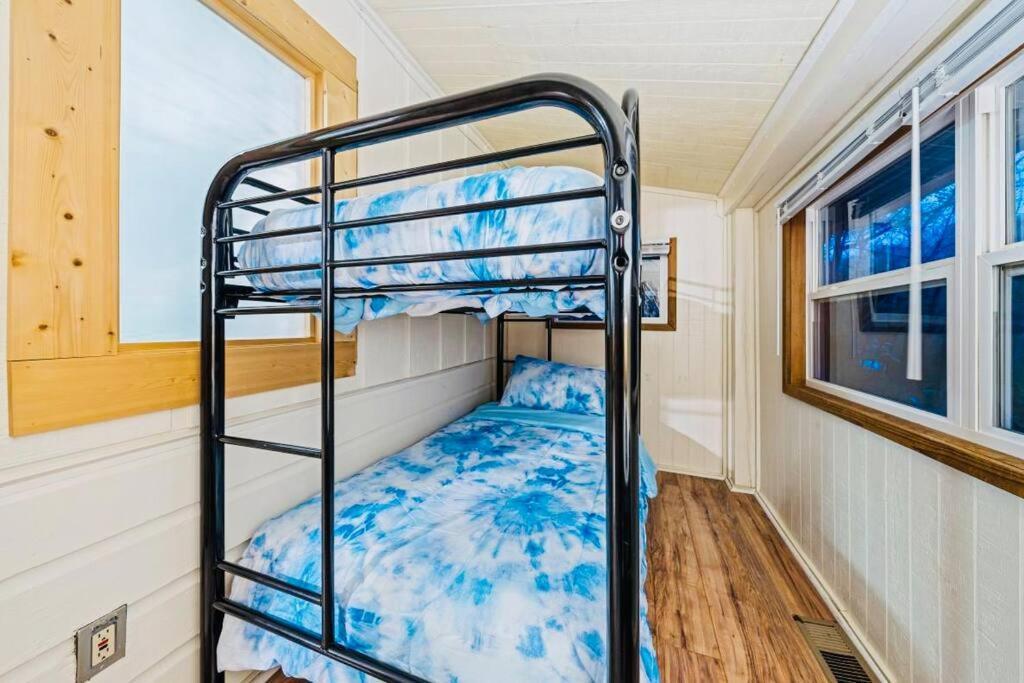Cozy Cub Mountain Escape Villa แกตลิงเบิร์ก ภายนอก รูปภาพ